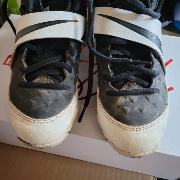 Cleats - Picture 3 of 4